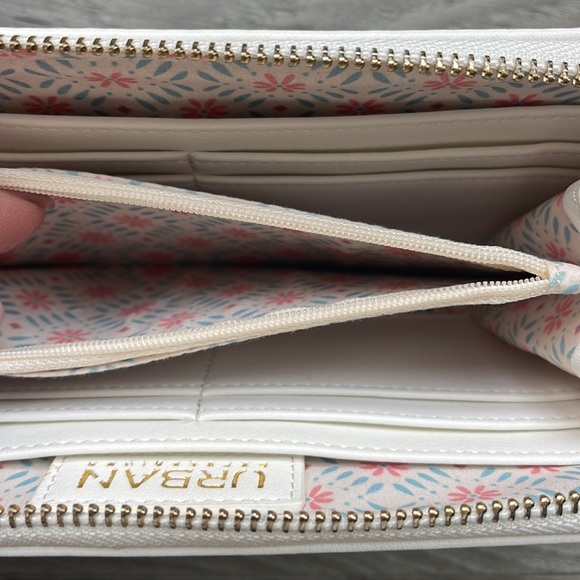 Urban Expressions White Zip Clutch/Wallet-8”x4 1/2” - Picture 6 of 7